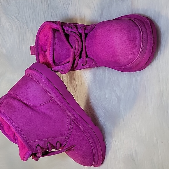 UGG® Neumel II Chukka Boot - Little Kid / Big Kid - Rock Rose Size 3 Authentic - Picture 11 of 13